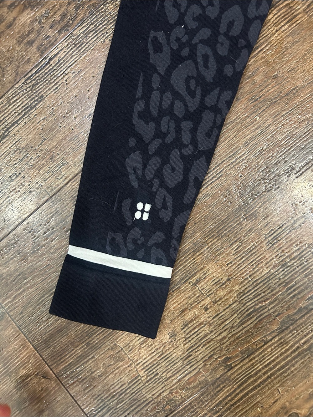 Sweaty Betty Black Leopard Print Leggings with Reflective Hem Stripe - Picture 4 of 4